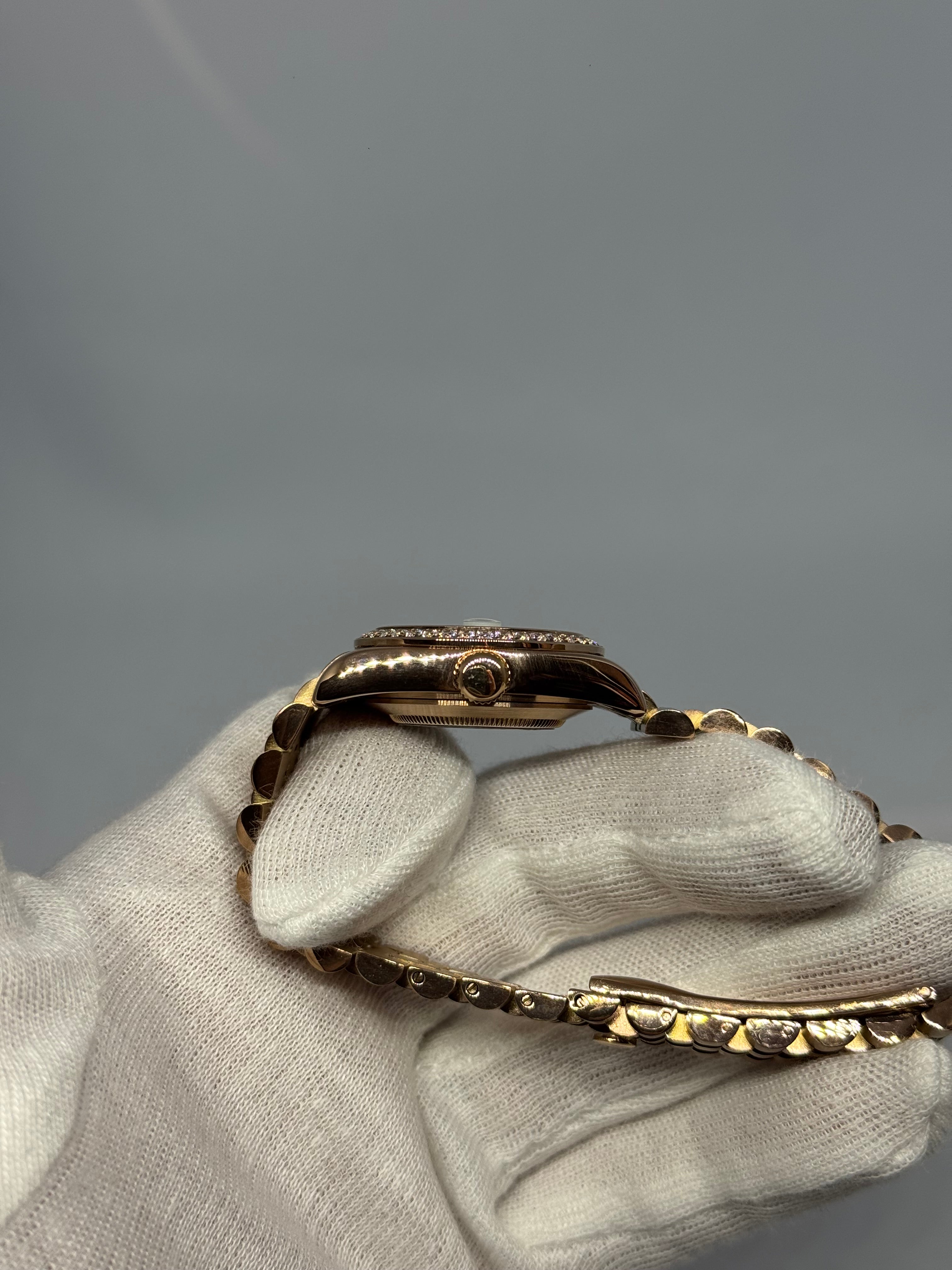 SharpJust Rose Nacré Ornée Diamants